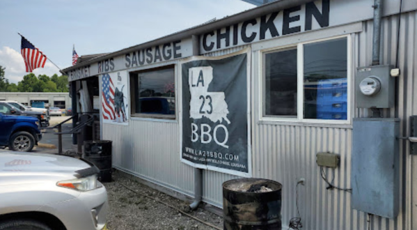 Feast On BBQ At This Unassuming But Amazing Roadside Stop In Louisiana