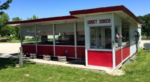 People Drive From All Over Iowa To Eat At This Tiny But Legendary Diner