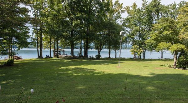 3 Waterfront Cottages To Stay In For A Picture Perfect Watts Bar Lake Getaway In Tennessee