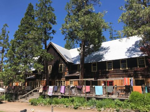 People Live Off The Grid In This Oregon Town And Hot Springs Resort