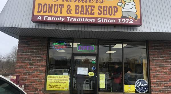 People Drive From All Over Connecticut To Eat At This Tiny But Legendary Donut Shop