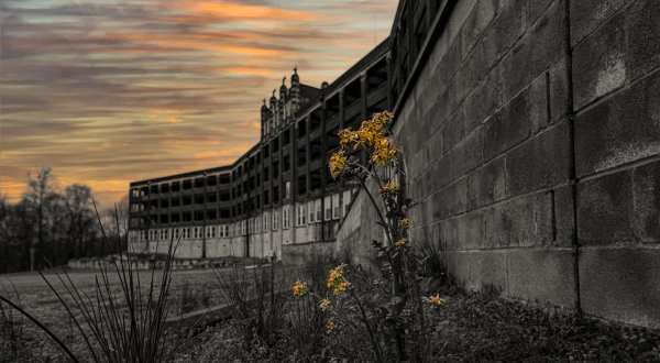 The Abandoned Waverly Hills Sanatorium In Kentucky Is One Of The Eeriest Places In America