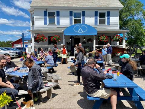 People Drive From All Over Vermont To Eat At This Tiny But Legendary Bistro
