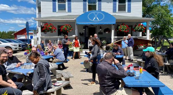 People Drive From All Over Vermont To Eat At This Tiny But Legendary Bistro