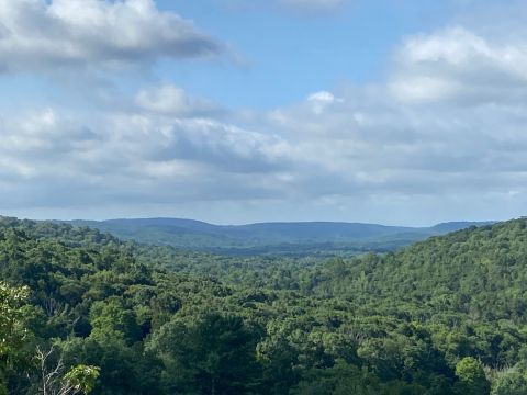 The 2-Mile Vista Trail And Devil's Oven Loop In Connecticut Is Full Of Jaw-Dropping Views