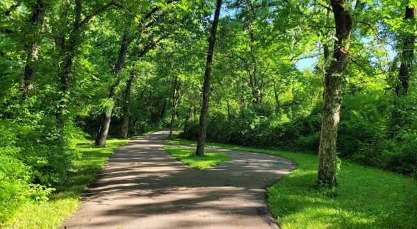 Take A Meandering Path To A Kansas Overlook That’s Like A Scene From A Movie