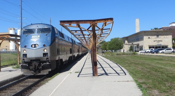 The Scenic Train Ride In Iowa That Runs Year-Round