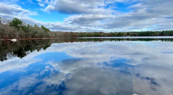 Browning Mill Pond Is A Sapphire Pond In Rhode Island That’s Devastatingly Gorgeous