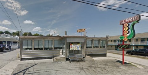 People Drive From All Over Pennsylvania To Eat At This Tiny But Legendary Diner