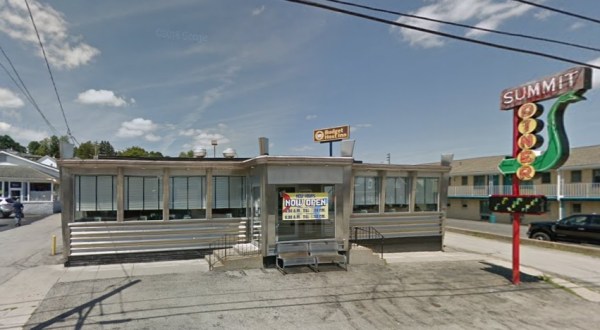 People Drive From All Over Pennsylvania To Eat At This Tiny But Legendary Diner