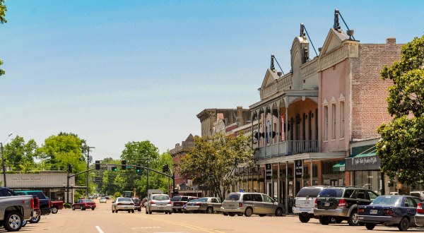 Roll The Windows Down And Take A Drive Down Gateway To History Scenic Byway In Mississippi