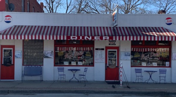 People Drive From All Over Missouri To Eat At This Tiny But Legendary Diner