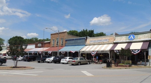 The Charming Small Town In Tennessee That Was Named After A Creek