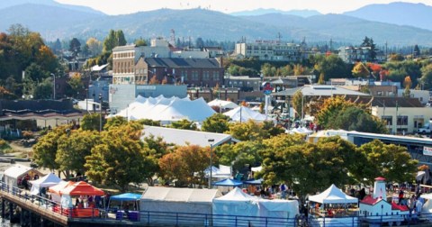 If There's One Fall Festival You Attend In Washington, Make It The Dungeness Crab & Seafood Festival