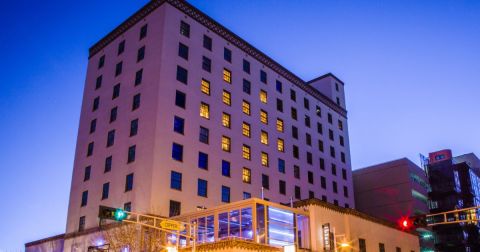 3 Haunted Hotels In Albuquerque That Will Make Your Stay A Nightmare