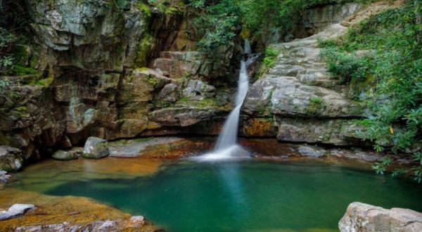 This Natural Swimming Hole In Tennessee Will Make You Feel Like A Kid On Summer Vacation