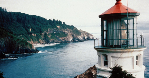 These 5 Haunted Lighthouses On The Oregon Coast Will Give You Chills