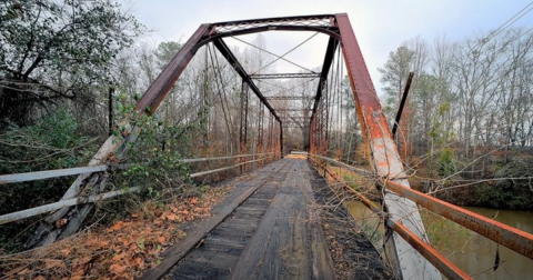 The Story Behind This Haunted Bridge In Alabama Is Truly Creepy