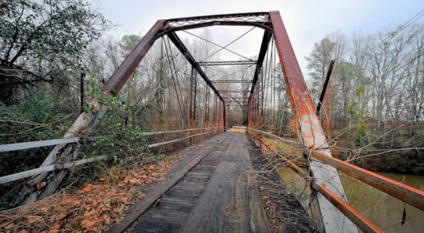 The Story Behind This Haunted Bridge In Alabama Is Truly Creepy