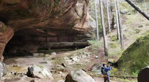 Hike To This Sandy Cave In Alabama For An Out-Of-This World Experience
