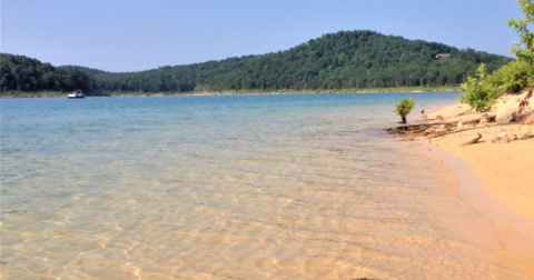 The Secluded Island Paradise Hiding In Arkansas That's Like Something From A Dream