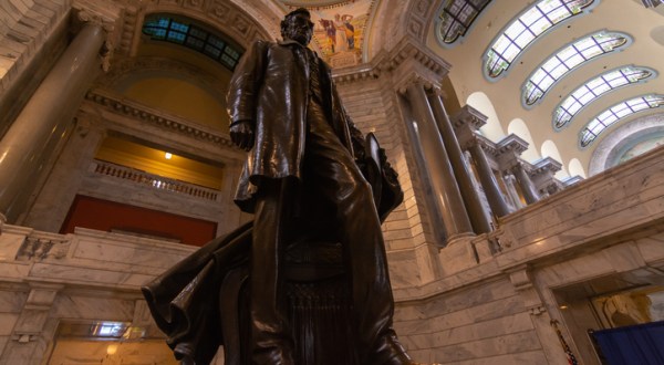 There’s A 14-Foot Statue Of Abraham Lincoln In Kentucky And You Really Need To Check It Out