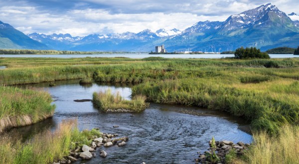You Can Live Off The Grid In This Alaska Town Considered One Of The Best In The Country