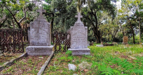 One Of The Most Haunted Cemeteries In Florida Is Also The Most Beautiful