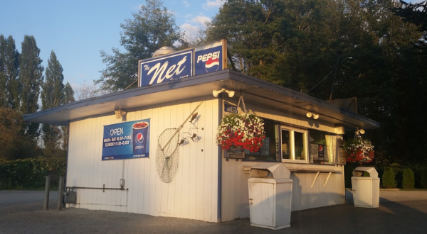 Feast On Burgers And Fried Seafood At This Unassuming But Amazing Roadside Stop In Washington