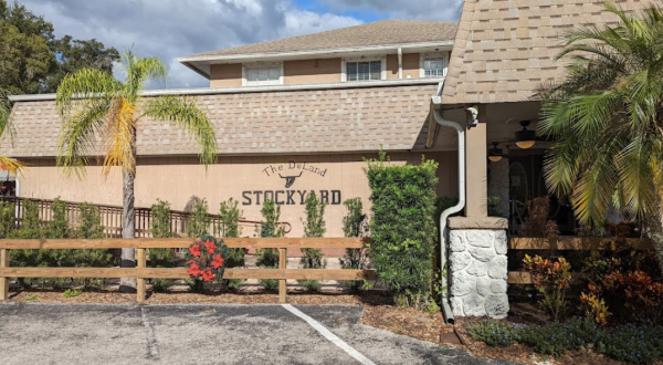 People Drive From All Over Florida To Eat At This Tiny But Legendary Steakhouse