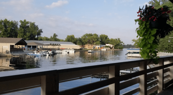 For Some Of The Most Scenic Waterfront Dining In Nebraska, Head To The Woodcliff Restaurant