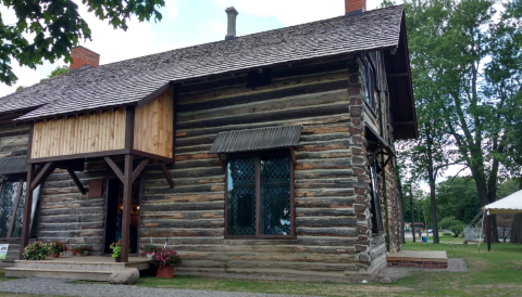 There's Only One Remaining Authentic Log Cabin In All Of Detroit And You Need To Visit