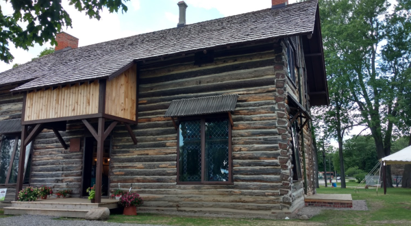 There’s Only One Remaining Authentic Log Cabin In All Of Detroit And You Need To Visit