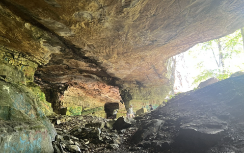 There's A Cave Right Near A Quaint Town In Vermont, Making For A Fun-Filled Family Outing