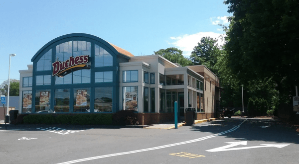 The Timeless Connecticut Restaurant Everyone Needs To Visit At Least Once
