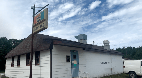 Feast On Legendary BBQ At This Unassuming But Amazing Roadside Stop In North Carolina