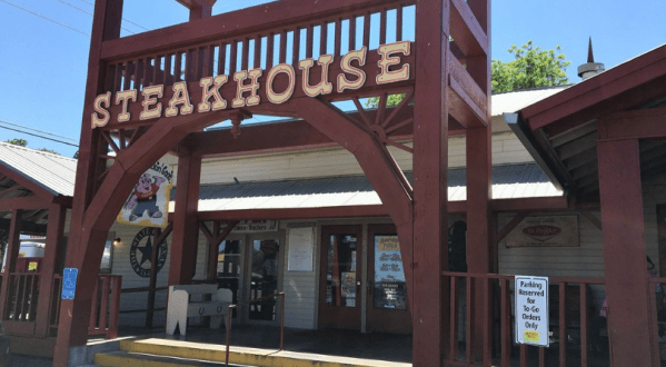 People Drive From All Over Texas To Eat At This Tiny But Legendary Steakhouse