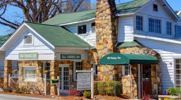 You’ll Love Visiting Old Vinings Inn, A Georgia Restaurant Loaded With Local History