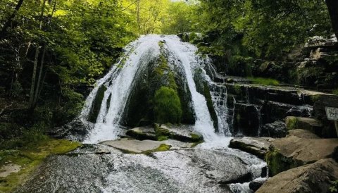Take A Magical Waterfall Hike In Virginia To Roaring Run Falls, If You Can Find It