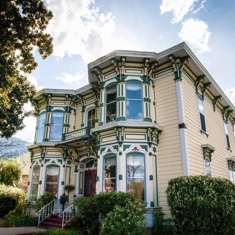 This Oregon Bed & Breakfast Built In 1883 Offers A Shakespeare Festival Headquarters To Guests