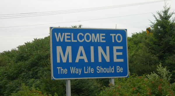 The Best Sight In The World Is Actually A Road Sign That Says Welcome To Maine