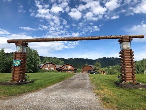 This Rustic Bed And Breakfast In Idaho Is The Ultimate Mountain Getaway