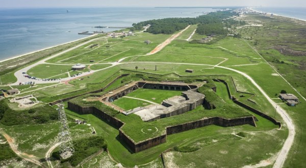 The Abandoned Fort Morgan Battle Site In Alabama Is One Of The Eeriest Places In America