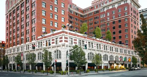 The Historic Davenport Hotel In Washington Is Notoriously Haunted And We Dare You To Spend The Night