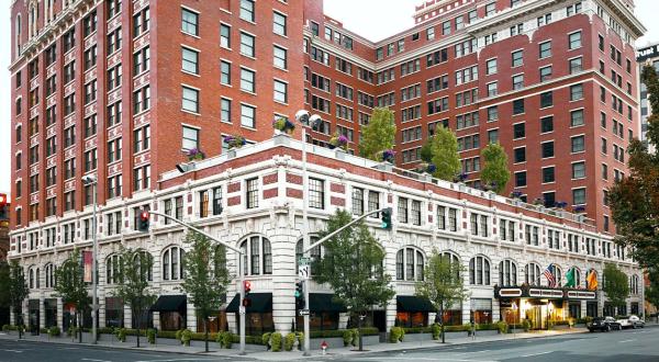 The Historic Davenport Hotel In Washington Is Notoriously Haunted And We Dare You To Spend The Night
