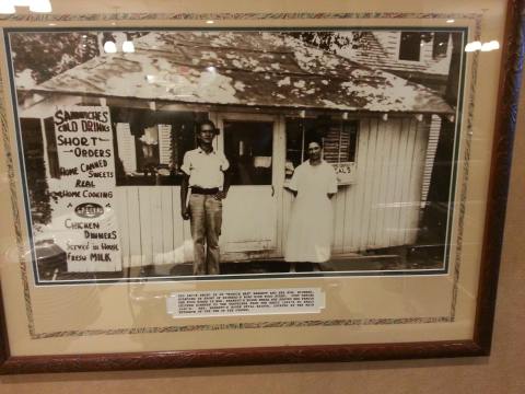 This Old-School Arkansas Restaurant Serves Fried Chicken Dinners To Die For