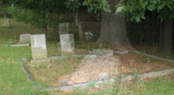 The Haunted History Of This South Carolina Cemetery Will Chill You To The Bone