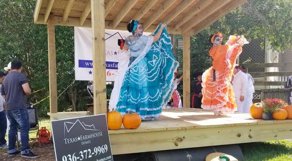 If There’s One Fall Festival You Attend In Texas, Make It The Chappell Hill Scarecrow Festival