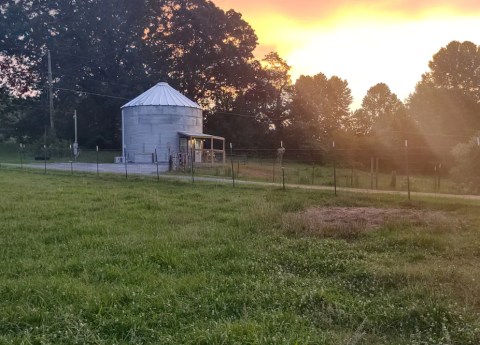 This Grain Bin Airbnb In Alabama Is The Ultimate Countryside Getaway