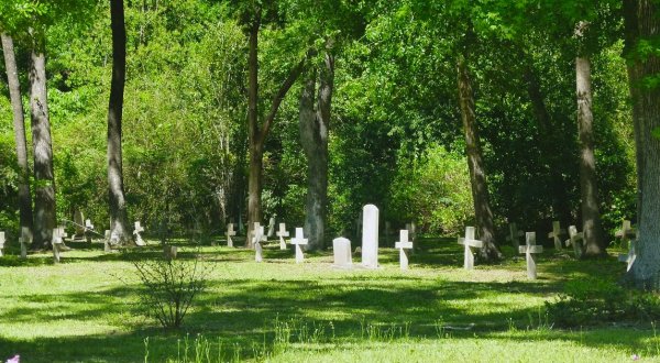 One Of The Most Haunted Cemeteries In Texas Is Also The Most Beautiful
